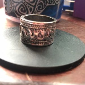 Ethnic ring